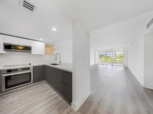 3151 S Palm Aire Dr, Pompano Beach, FL