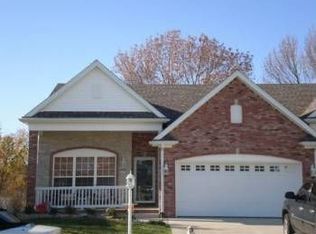 5000 Castlegate Ln, Godfrey, IL 62035