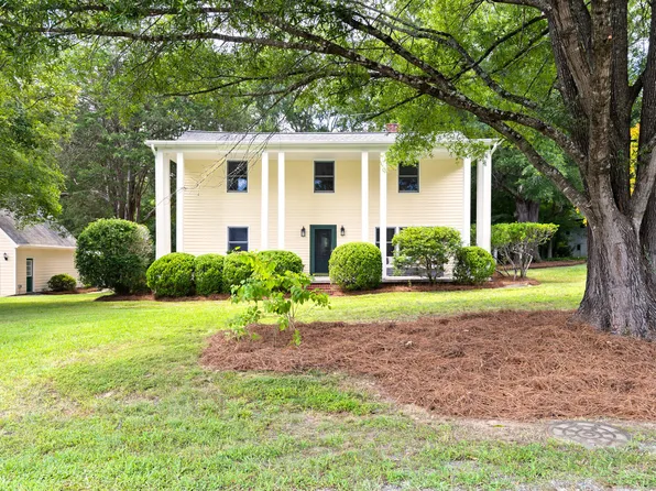 215 N Occoneechee St, Hillsborough, NC 27278
