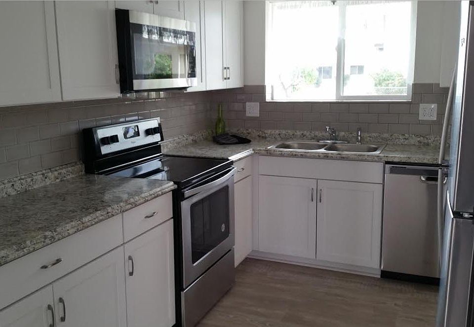 1st image of 10213 W Pinehurst Dr