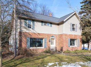 1608 N Broadway St, Hastings, MI 49058