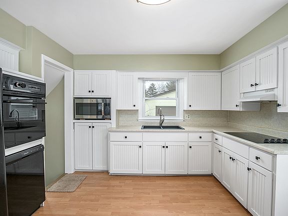 4th image of 500 Faircrest Ave NW