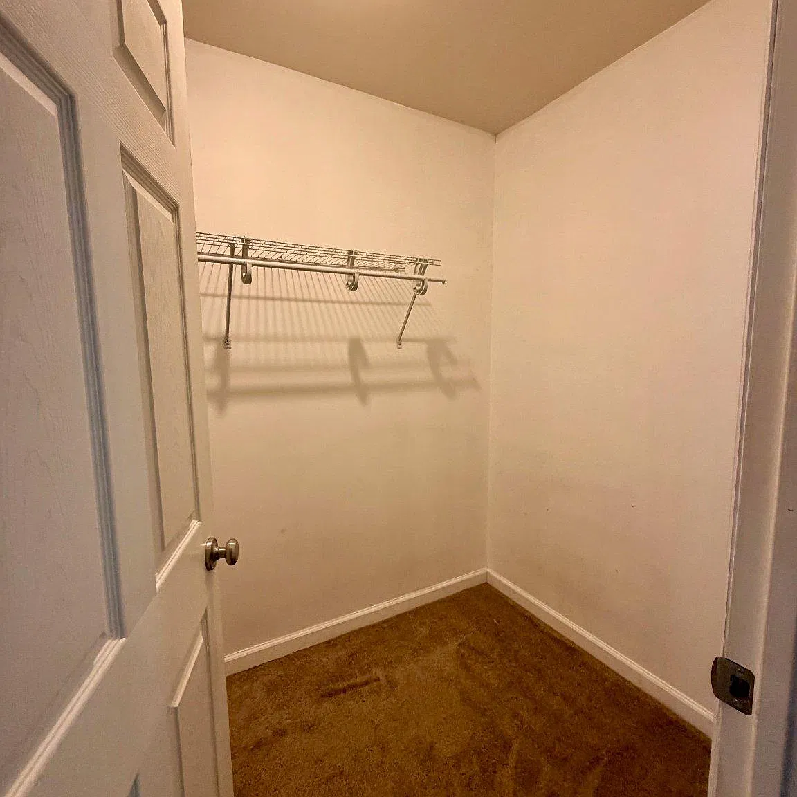 3 bed, 2.5 bath, 2430 sqft, $2,100 — Photo 2