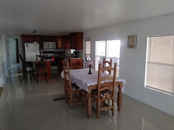 3rd image of 3221 Royal Palm Ct
