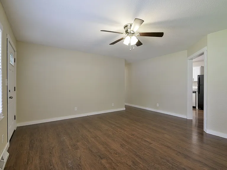 1137 W Main St — Photo 5