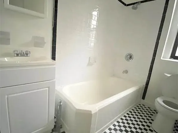 3920 Bronx Boulevard image 1 of 4