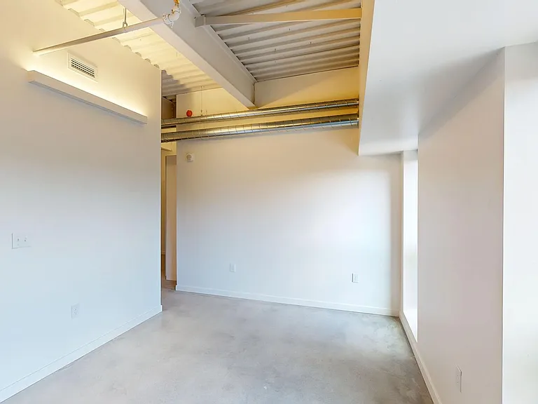 418 East Grand — Photo 13