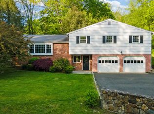 33 Saw Mill Rd, Newtown, CT 06470