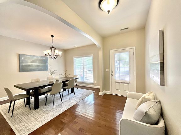 5th image of 3804 Stoneybrook Dr