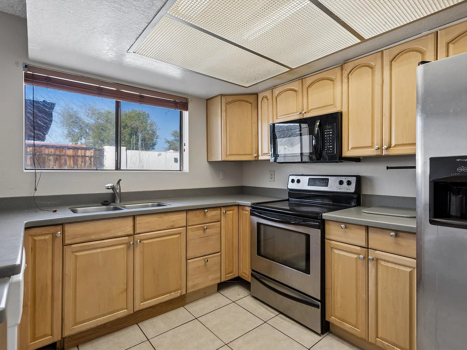 3 bed, 1110 sqft, $1,745 — Photo 3