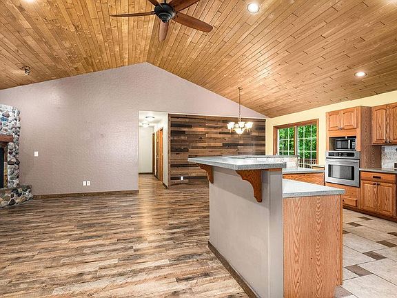 3rd image of 3639 Oak Ln