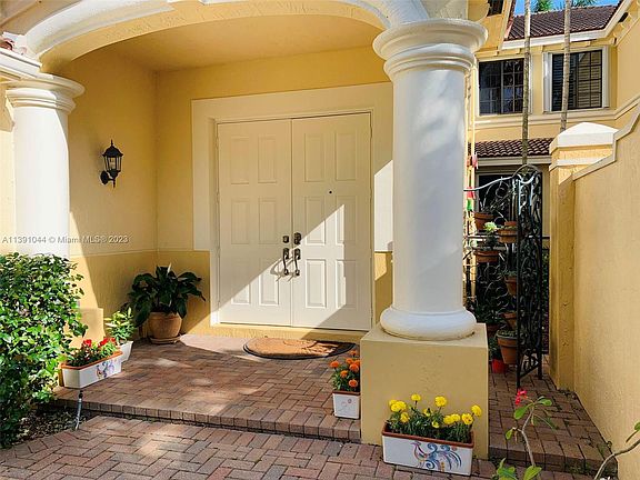 4th image of 1627 Passion Vine Cir #15-3