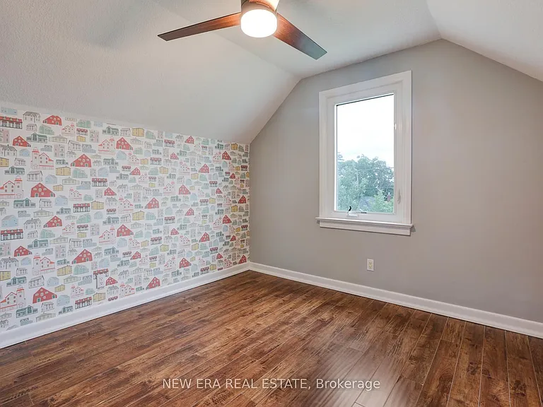 219 Lancaster St W — Photo 21
