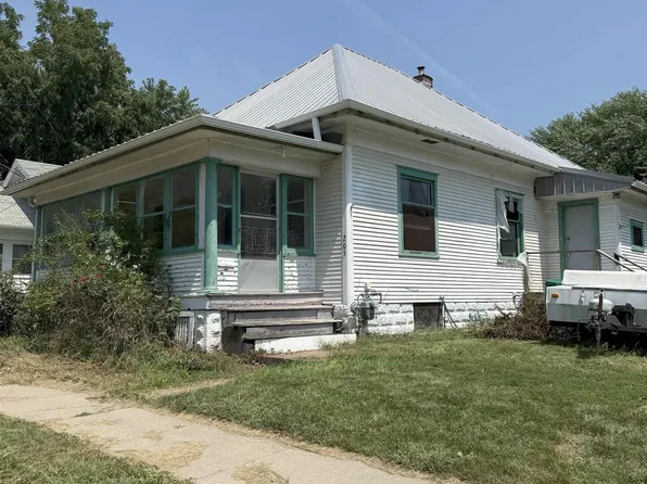 205 S D St, Fairfield, IA 52556