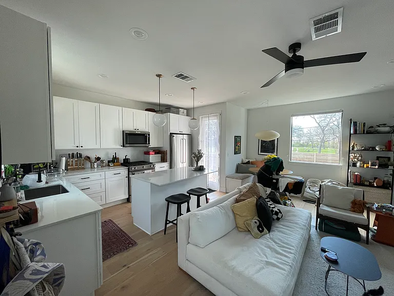 1140 Webberville Rd #1 — Photo 22
