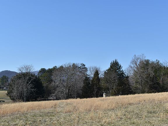 2nd image of 118 Robin Ln