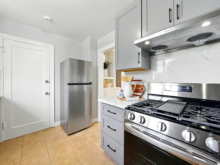 932 Pierce St — Photo 3