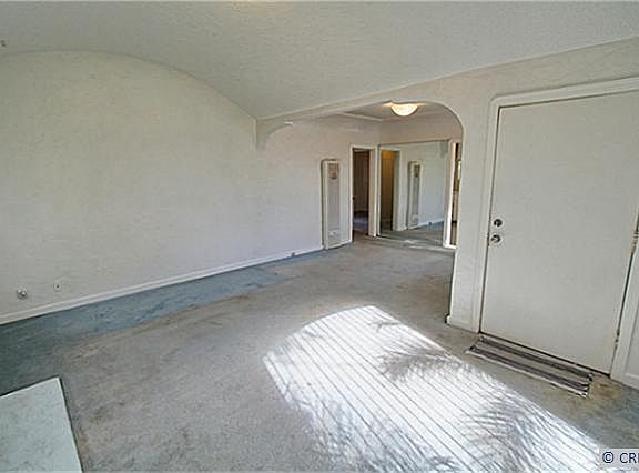 5th image of 2125 W Lincoln St