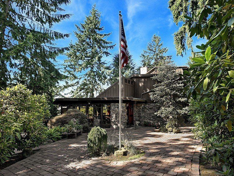 For Sale: 8001 21st St W, University Place, WA 98466