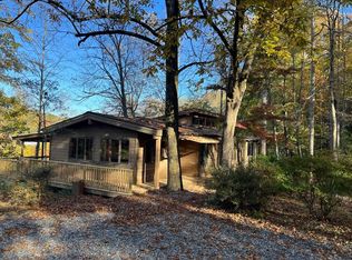709 Crab Creek Rd, Hendersonville, NC 28739