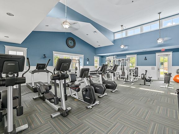 5th image of 451 Seabury Ln.