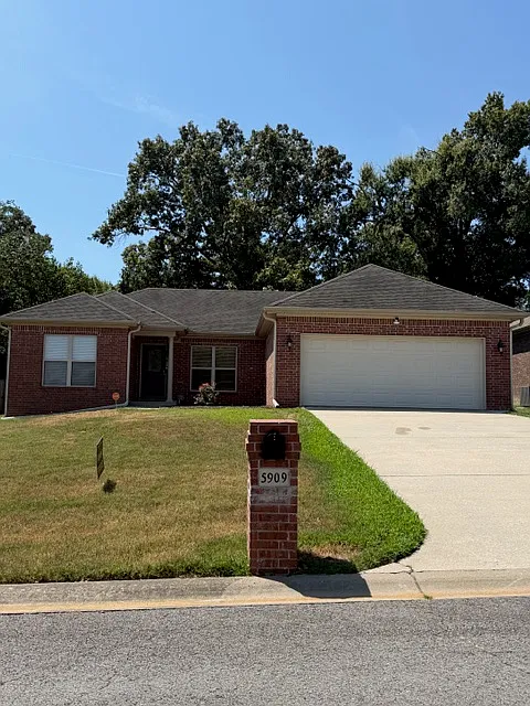 3 bed, 1650 sqft, $2,000 — Photo 2