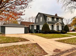 553 Lavoie Ave, Elgin, IL 60120