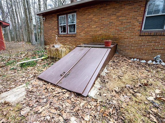 4th image of 8988 Jennings Rd