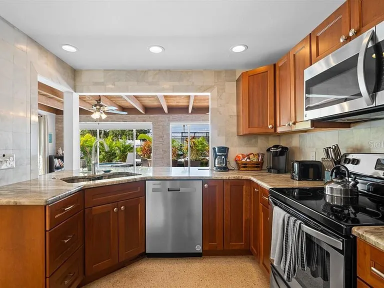 327 Avenida Milano — Photo 14