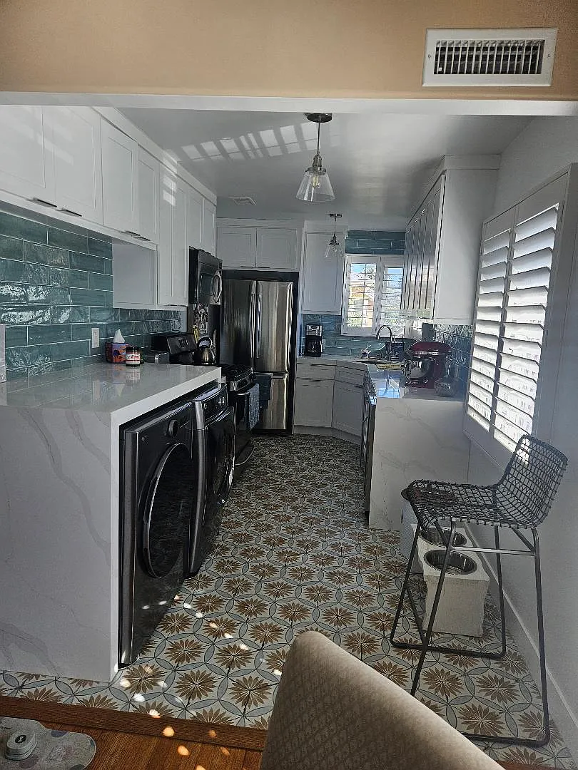 Building Photo - 1075 E Ocean Blvd