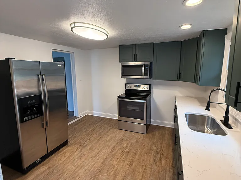 304 E Main St — Photo 5