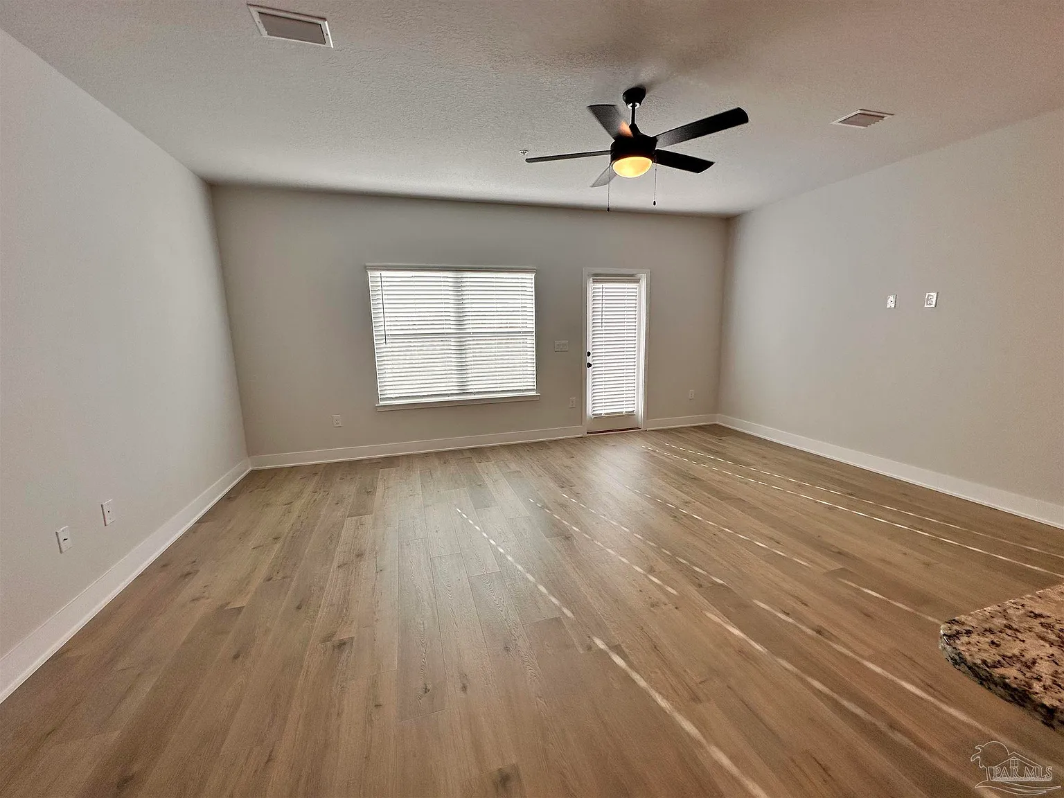3 bed, 2.5 bath, 1543 sqft, $1,850 — Photo 4