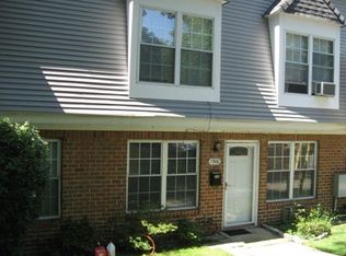 1300 Towne House Vlg, Hauppauge, NY 11749