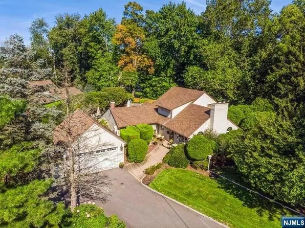 350 Pine Ln, Haworth, NJ 07641