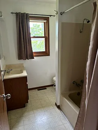 2549 Suburban St — Photo 10