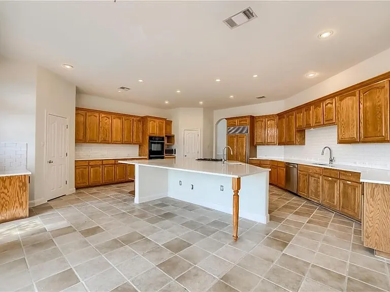 9909 Pickfair Dr — Photo 15