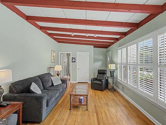 5th image of 134 Larose Cir SE