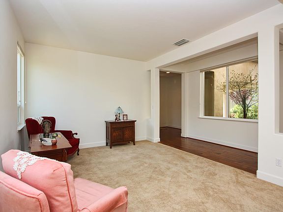 4th image of 201 Tarquinia Ct