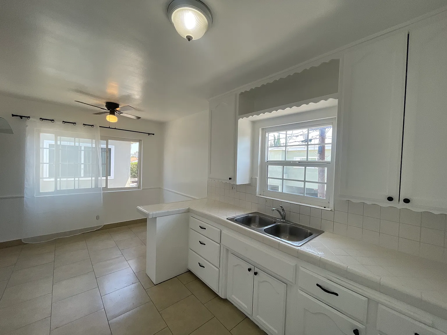 3 bed, 950 sqft, $2,850 — Photo 4