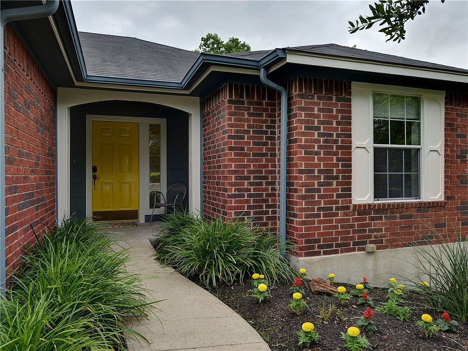 2nd image of 611 Windledge Dr