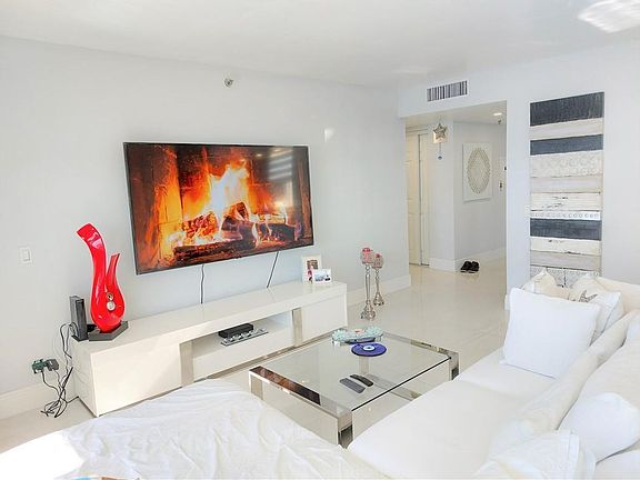3rd image of 105 Lake Emerald Drive #502