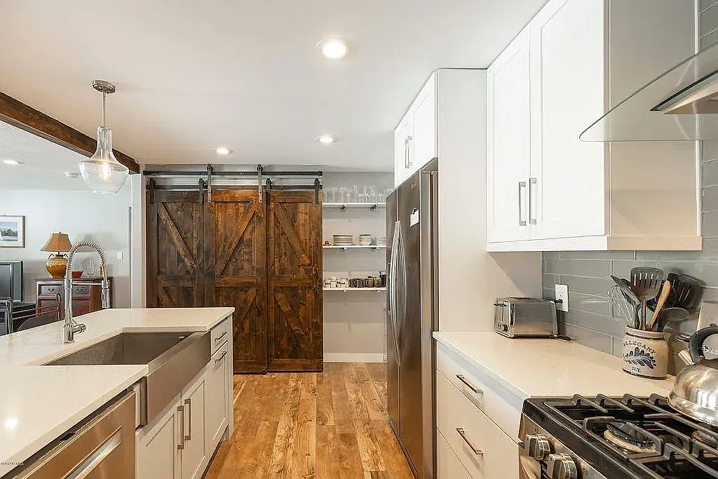 7833 Douglas Dr — Photo 4