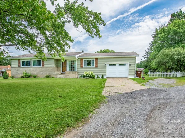83 Edgewood Dr, Greenville, PA 16125