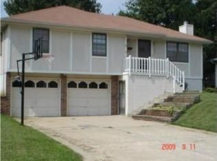 2028 NE Patterson Dr, Lees Summit, MO 64086