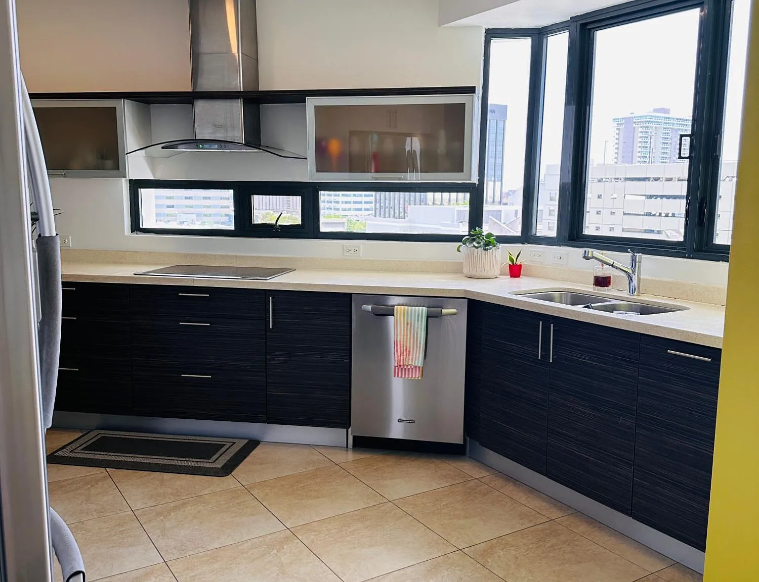 Quantum Metro Center (Condominio) — Photo 3