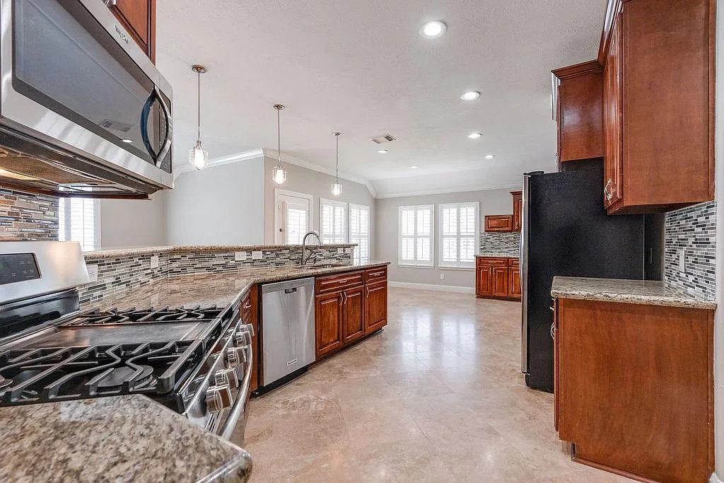 4 bed, 4.0 bath, 3030 sqft, $3,000 — Photo 3