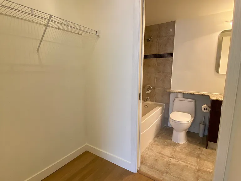 790 Kingsmere Cres SW #109 — Photo 4
