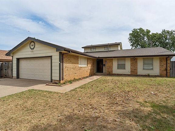2nd image of 207 Del Mar Dr