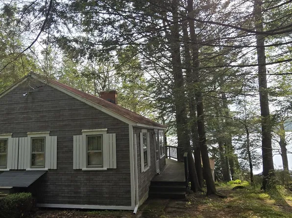69 Aberdeen Rd, Goshen, MA 01032