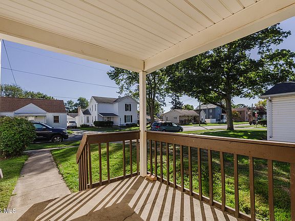 5th image of 206 Midland Ave
